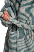 Neutral Elegance: Sherpa Girls Robe in Green Print - Subtle Warmth for Young Fashionistas